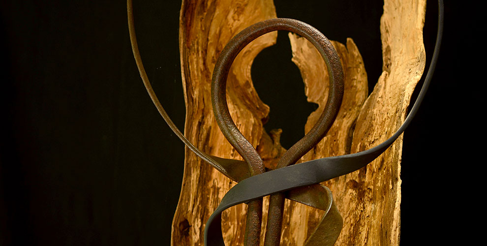 Chaine robuste de la sculpture en bois